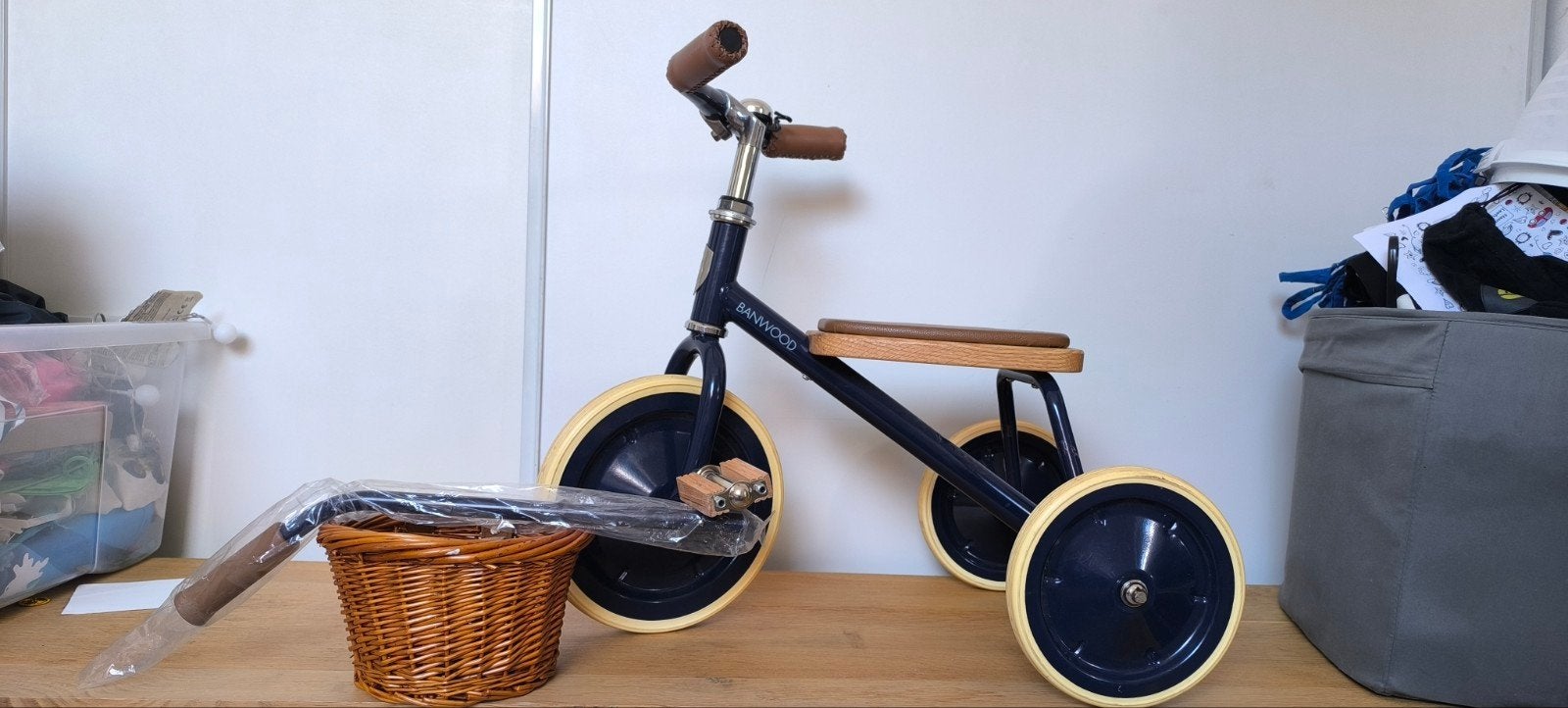 Banwood driewieler met mandje en duwstok, Ophalen, Zo goed als nieuw, Banwood, Duwstang