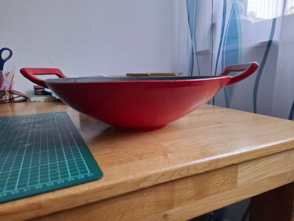 Rode gietijzeren wokpan, Huis en Inrichting, Keuken | Potten en Pannen, Ophalen, Gebruikt, Gietijzer, Wok