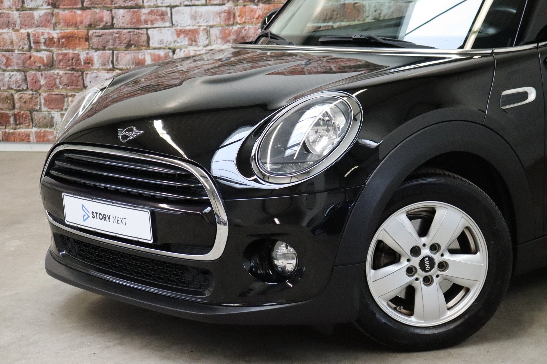 MINI Hatchback Cooper Business 3 deurs / Navigatiesysteem /, Auto's, Voorwielaandrijving, Gebruikt, 4 stoelen, Origineel Nederlands