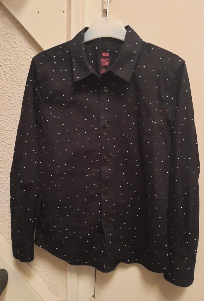 Mooie Kerstbloes blouse sjiek stoer 122/128 zwart rood wit, Ophalen, Overhemd of Blouse, Zo goed als nieuw, Jongen