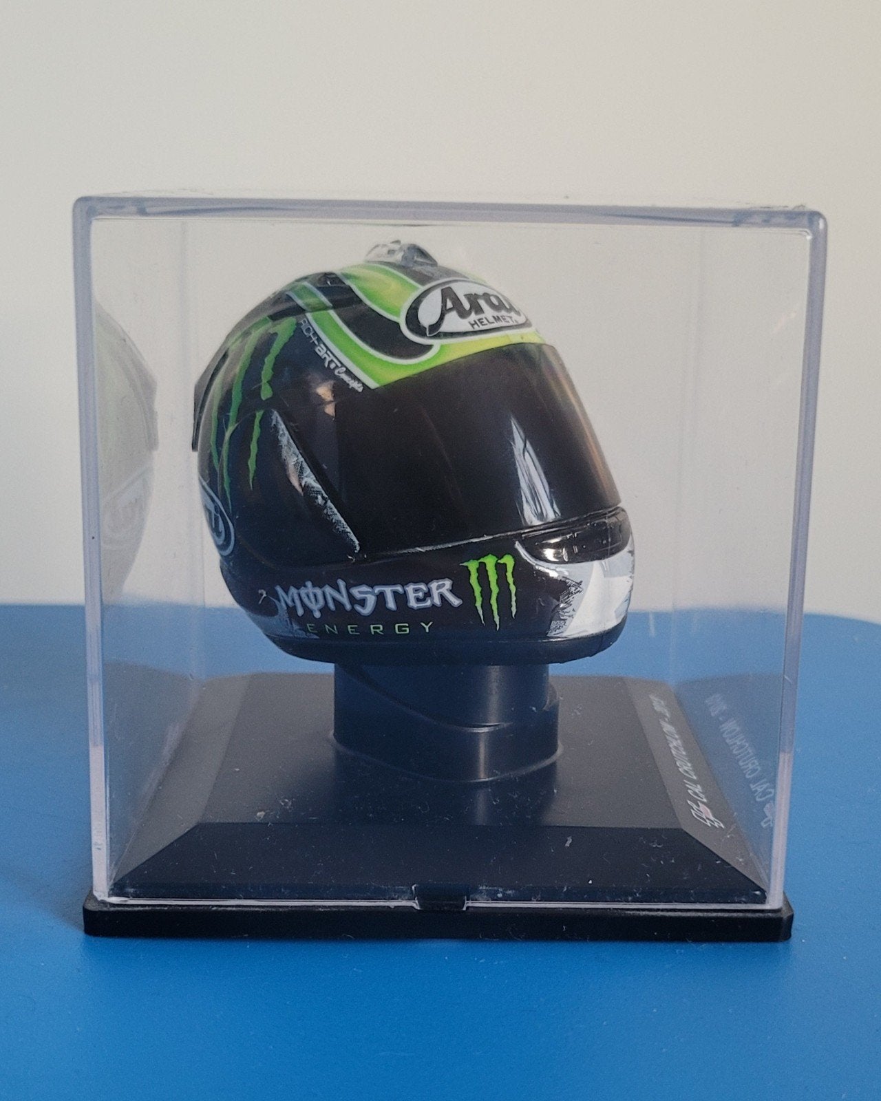 Miniatuur helm Cal Crutchlow MotoGP 2013 Arai Monster, Ophalen of Verzenden