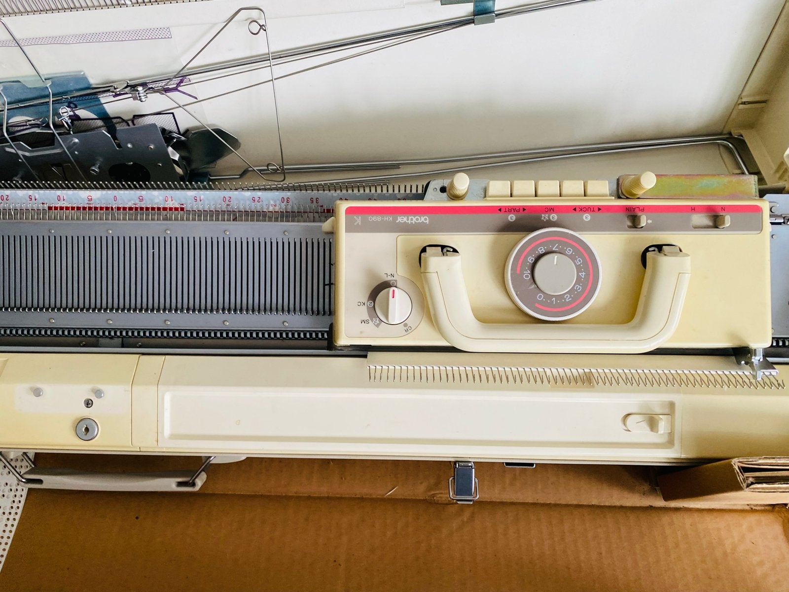Brother Breimachine KH890 met ponskaarten helemaal compleet, Ophalen of Verzenden, Zo goed als nieuw, Toebehoren, Brother
