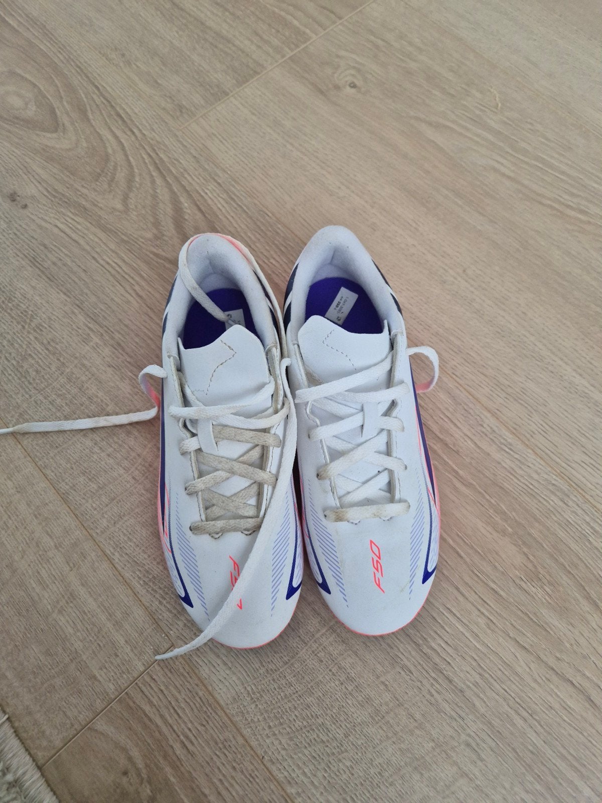 voetbalschoenen, Seizoenskaart, Eén persoon, Augustus