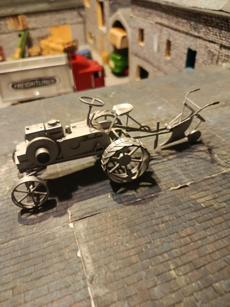 Fendt Dieselross 1930 tractor met ploeg  - Cursor 780, Hobby en Vrije tijd, Modelauto's | 1:32, Zo goed als nieuw, Tractor of Landbouw