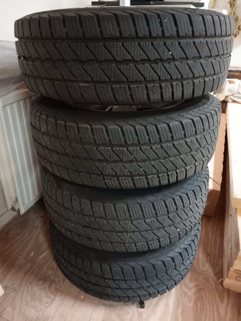 Winterbanden voor VOLVO XC70  Cross Country., Ophalen, 16 inch, Banden en Velgen, Winterbanden