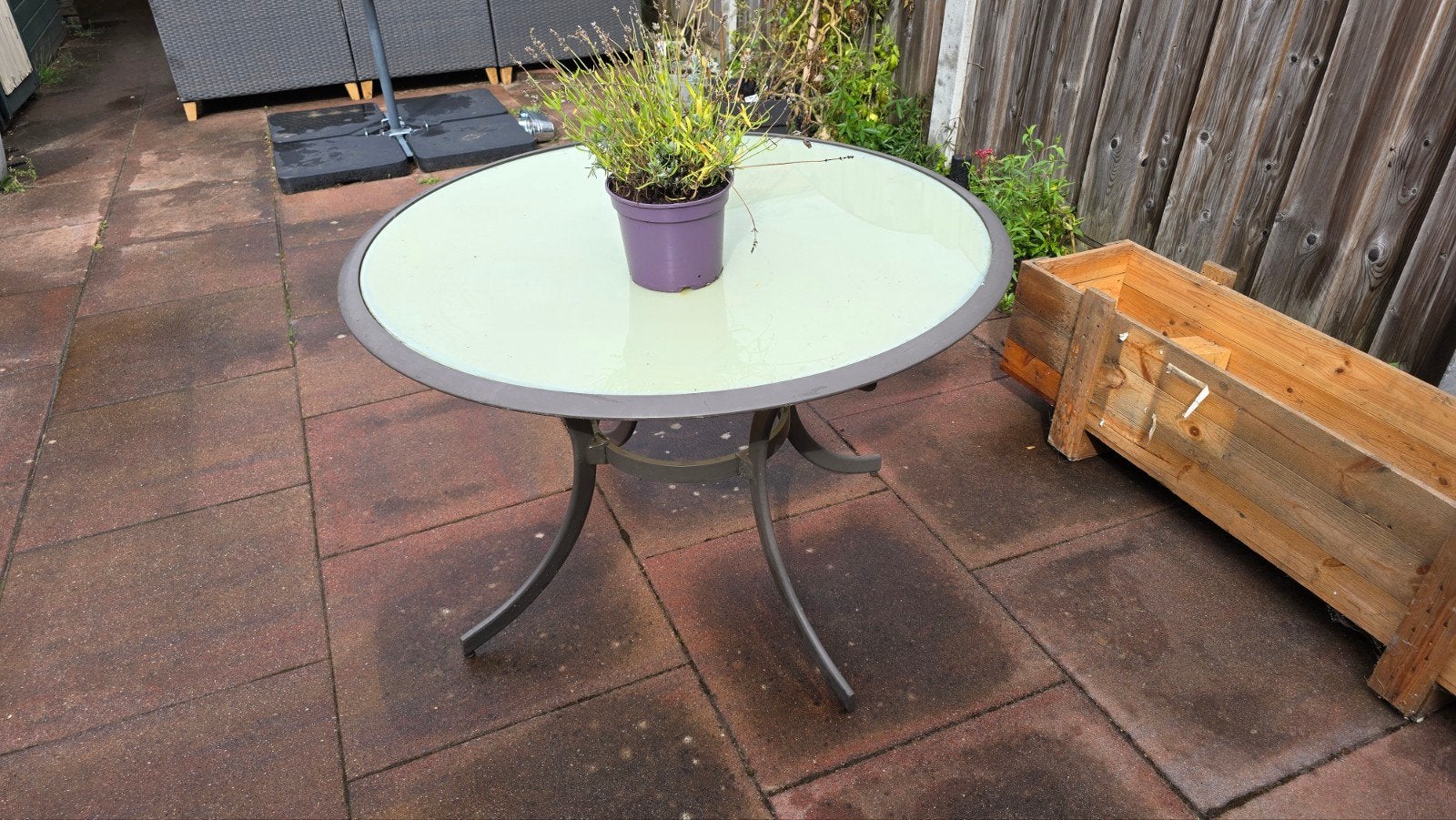 Tuin-/balkontafel rond met glazen blad, Tuin en Terras, Ophalen, Gebruikt, Rond, Metaal