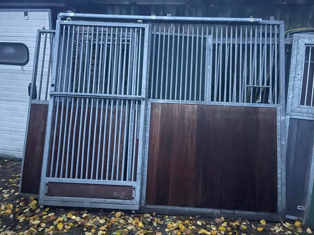 Diverse voorwanden paardenboxen, Weidegang, 2 of 3 paarden of pony's