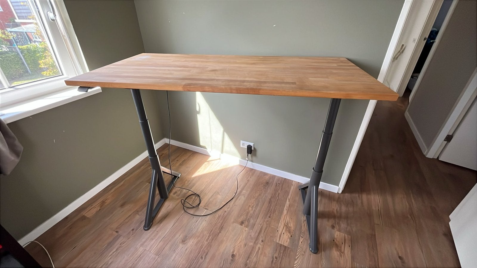 Zit/sta bureau onderstel, Ophalen, Zit-sta bureau, 155 cm, Zo goed als nieuw