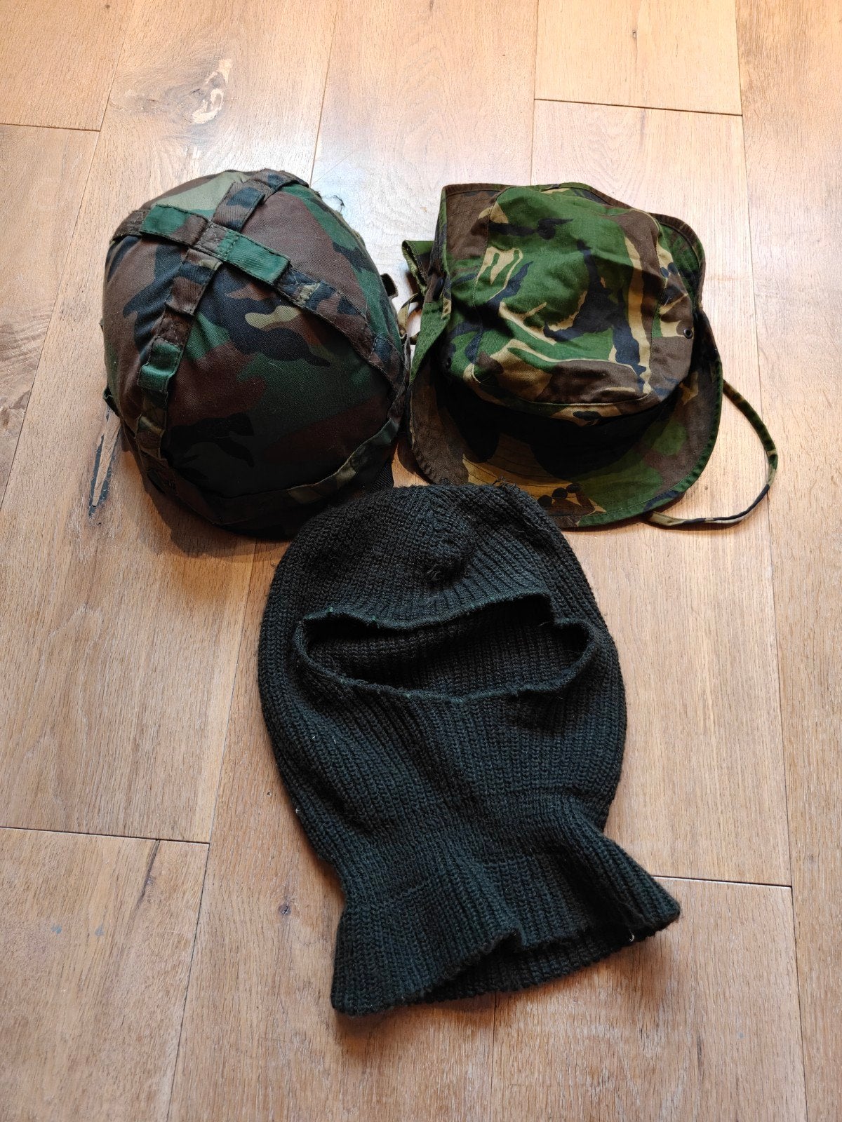 Militair Hoofddeksel Set: Helm, Baret en Balaclava, Ophalen of Verzenden, Landmacht, Nederland, Helm of Baret