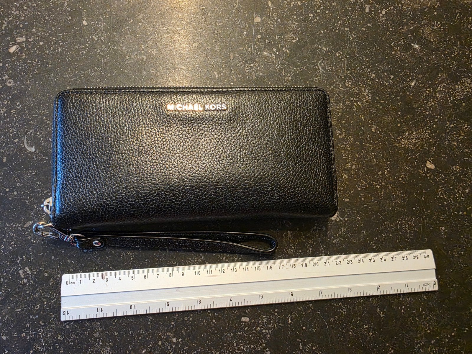Michael Kors portemonnee met polsbandje: als clutch te gebrb, Sieraden, Tassen en Uiterlijk, Portemonnees, Ophalen of Verzenden