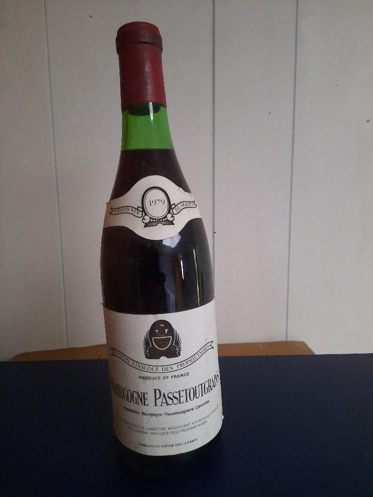 Fles Bourgogne Passetoutgrains.  1979. Rode wijn, Verzamelen, Wijnen, Gebruikt, Overige gebieden, Ophalen of Verzenden, Rode wijn