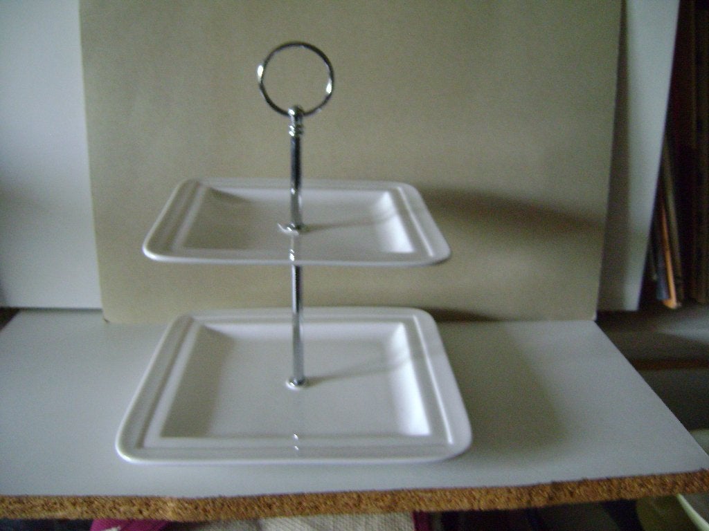 Mooie witte etagère Gusta met 2 vierkante bladen, Huis en Inrichting, Woonaccessoires | Etagères, Ophalen of Verzenden, Zo goed als nieuw