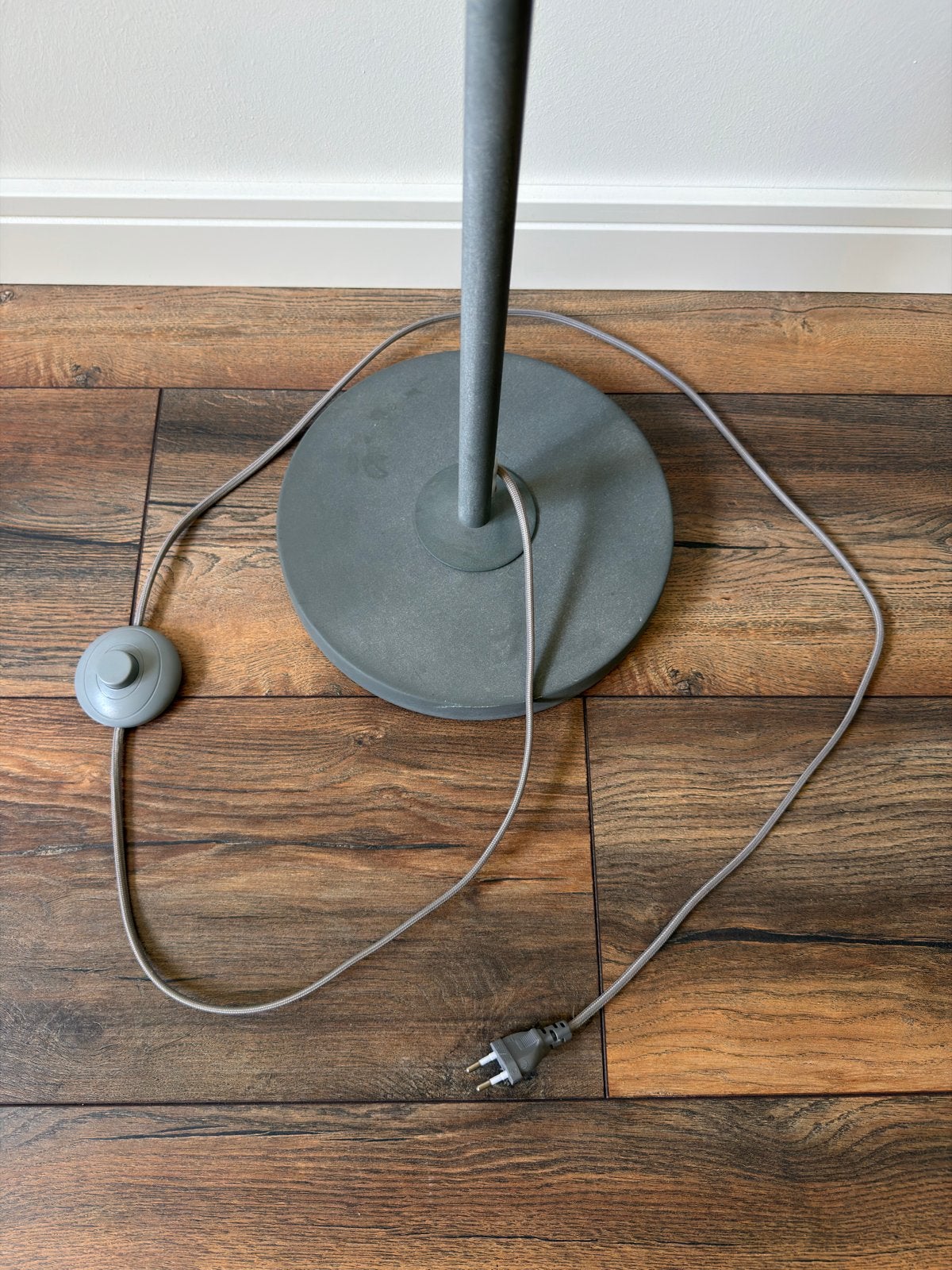 Moderne vloerlamp met twee verstelbare spots, Ophalen, Gebruikt, E27 (groot), Metaal