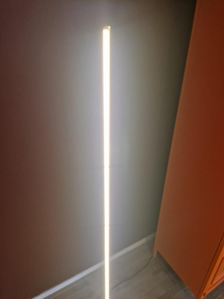 Gouden vloerlamp met LED-verlichting, Huis en Inrichting, Lampen | Vloerlampen, 100 tot 150 cm, Ophalen of Verzenden, Zo goed als nieuw