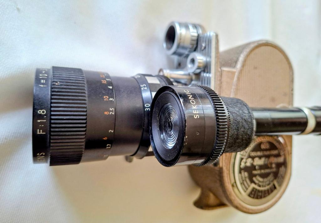 Te koop: Bell & Howell  G.B. 8mm filmcamera model 605, Ophalen of Verzenden, 8mm film