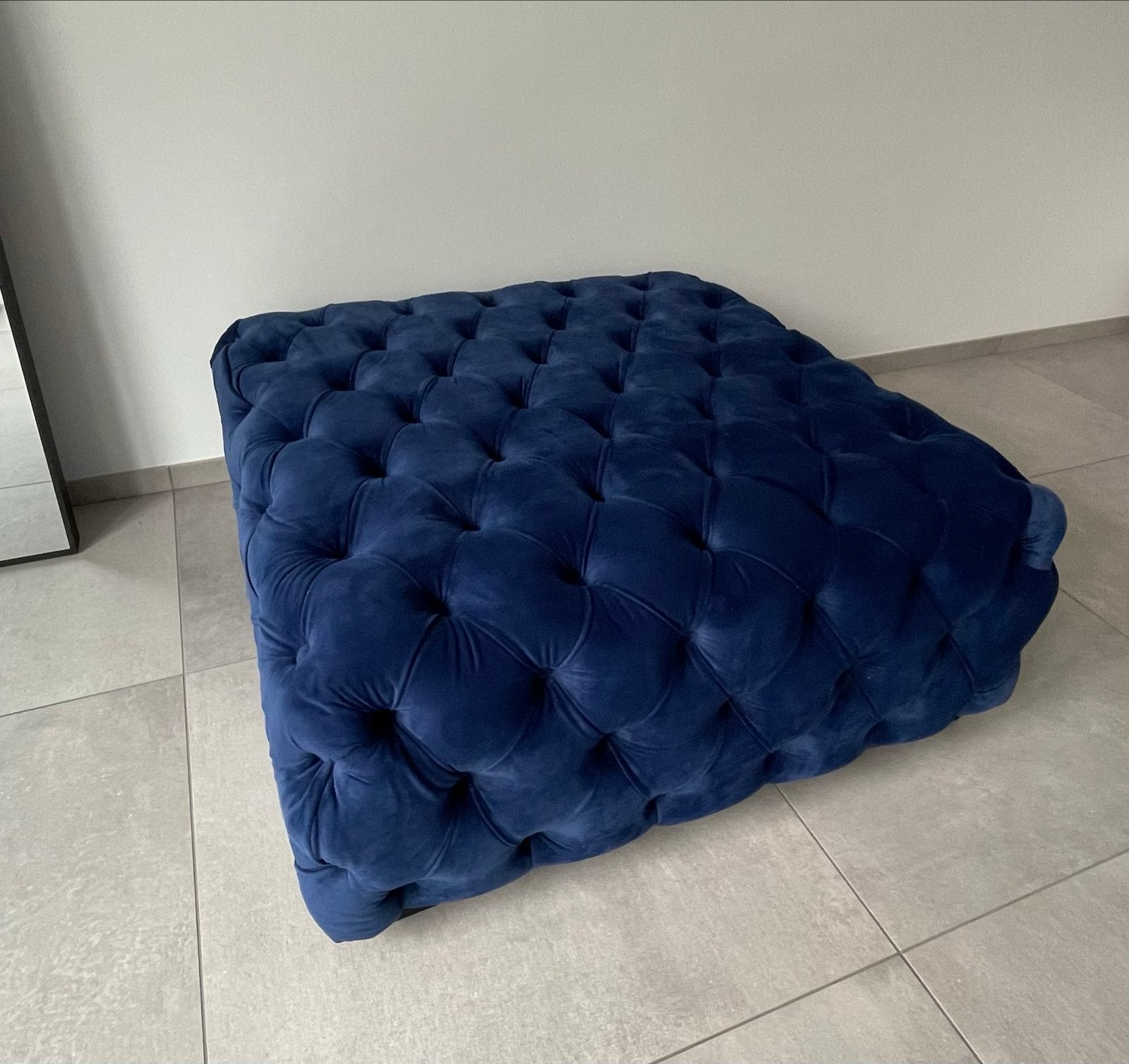Chesterfield hocker, fluweel, blauw 98x98x40 cm - als nieuw!, Huis en Inrichting, Ophalen, 75 tot 100 cm, Zo goed als nieuw, 75 tot 100 cm
