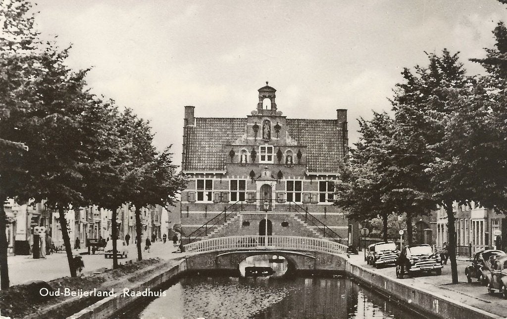 AK Oud Beijerland Raadhuis VW Renault Chevrolet, Ophalen of Verzenden, 1940 tot 1960, Ongelopen, Noord-Brabant