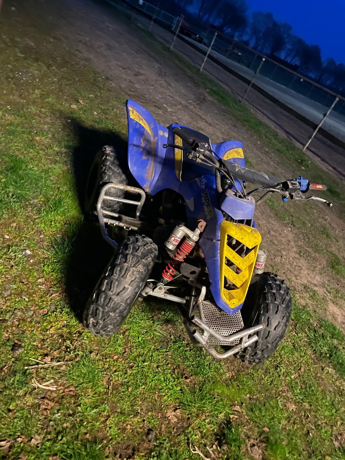 E-Ton Viper Quad - Blauw/Geel 125cc, 1 cilinder, 11 kW of minder
