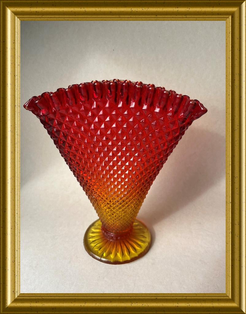 Vintage waaiervormig vaasje amberina glass, Ophalen of Verzenden