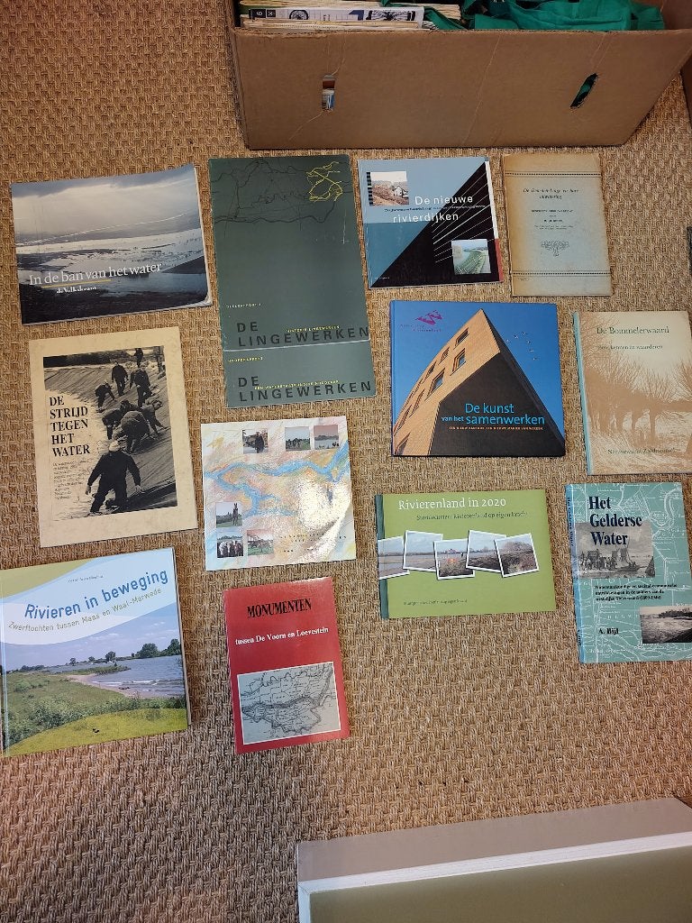 28 boeken Betuwe,Rivierengebied, Bommelerwaard en Watersnood, Boeken, Ophalen of Verzenden, 20e eeuw of later, Gelezen