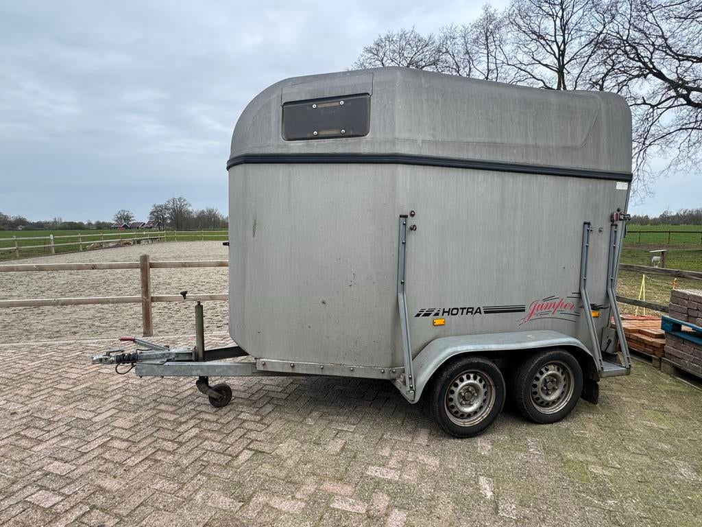 Nette 2-paards Hotra jumper, Dieren en Toebehoren, Paarden en Pony's | Trailers en Aanhangwagens, Ophalen, Gebruikt, Polyester