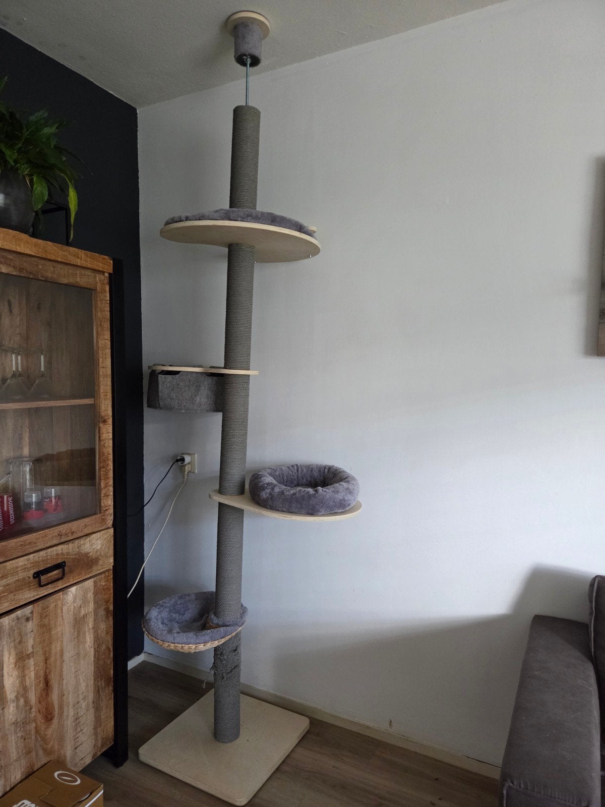 katten krabpaal van grond tot plafond, Ophalen, Gebruikt