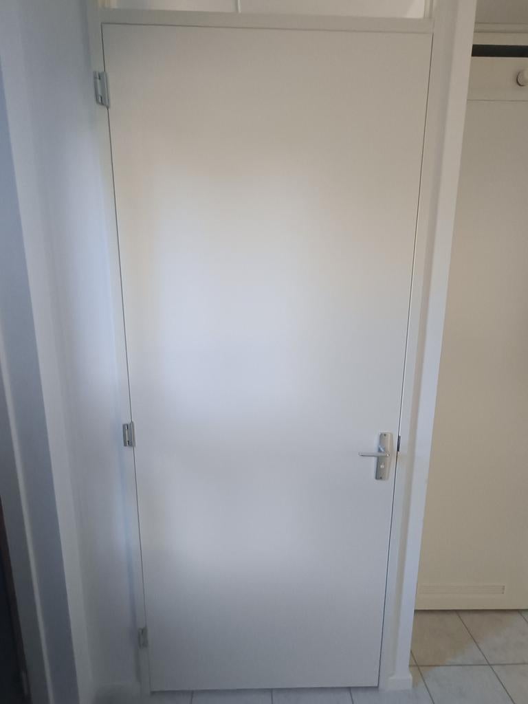 Twee stompe deuren, 231.5x93 cm, één met slot, Doe-het-zelf en Verbouw, Deuren en Horren, Ophalen, Gebruikt, 80 tot 100 cm, 215 cm of meer