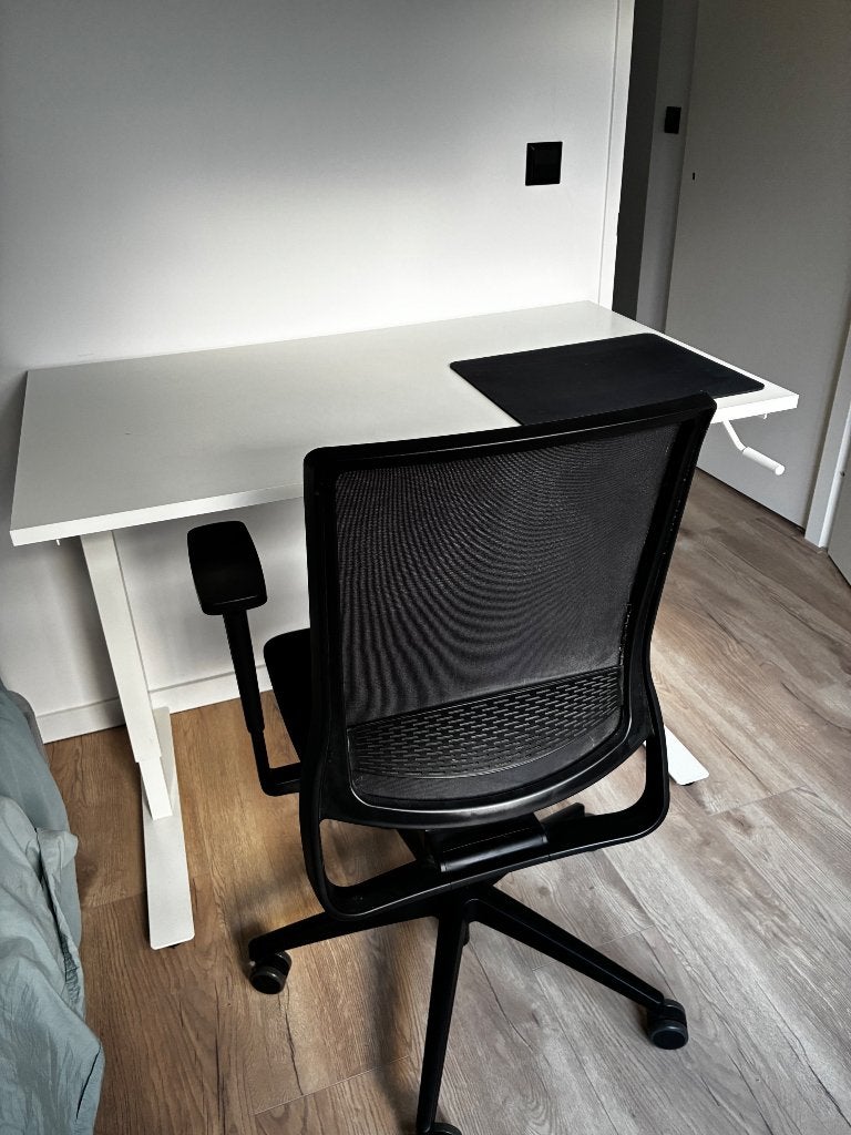 Complete thuiswerkset: Zit/sta bureau & Ergonomische stoel, Ophalen, Zit-sta bureau, 120 cm, Zo goed als nieuw
