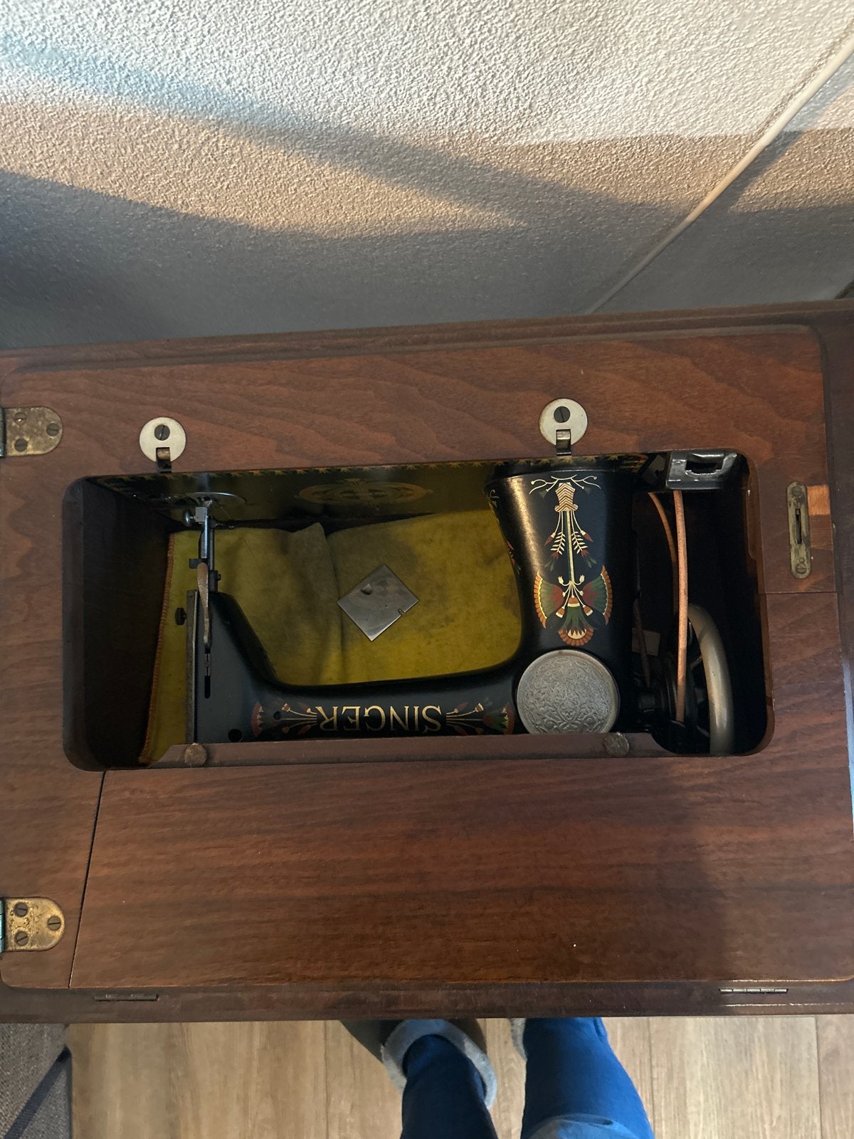 Antieke Singer Naaimachine met Meubel - Werkend, Ophalen