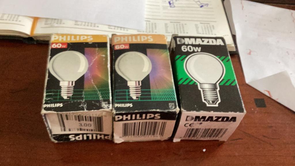 Philips 60 watt kleine fitting drie stuks, Ophalen of Verzenden, Nieuw