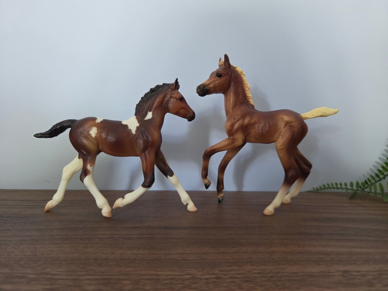 Breyer Classic (1:12) Colorful Foals set | nr. 942, Ophalen of Verzenden, Zo goed als nieuw, Paard, Beeldje of Figuurtje