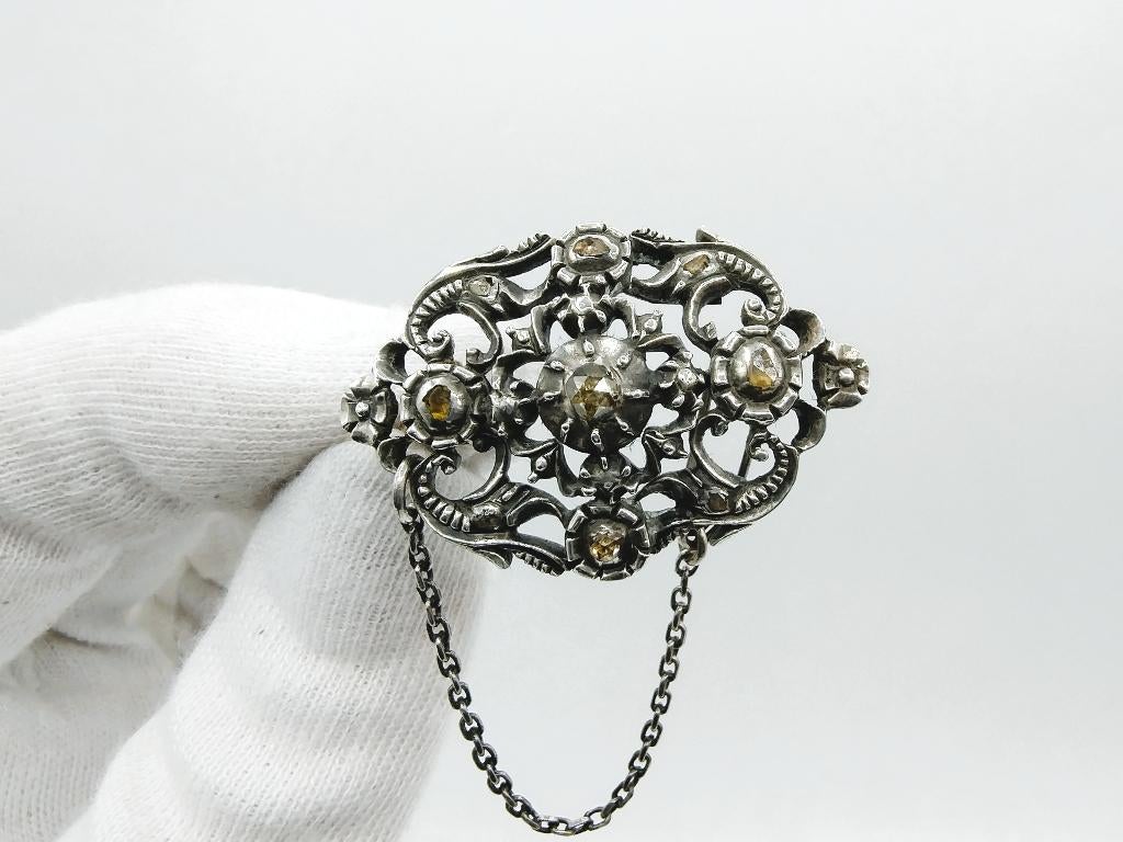 Zilveren / gouden broche bezet met 9 roosdiamanten, 19e eeuw, Info@zilverwebsite.nl, Verzenden, Minder dan 4 cm, Zo goed als nieuw