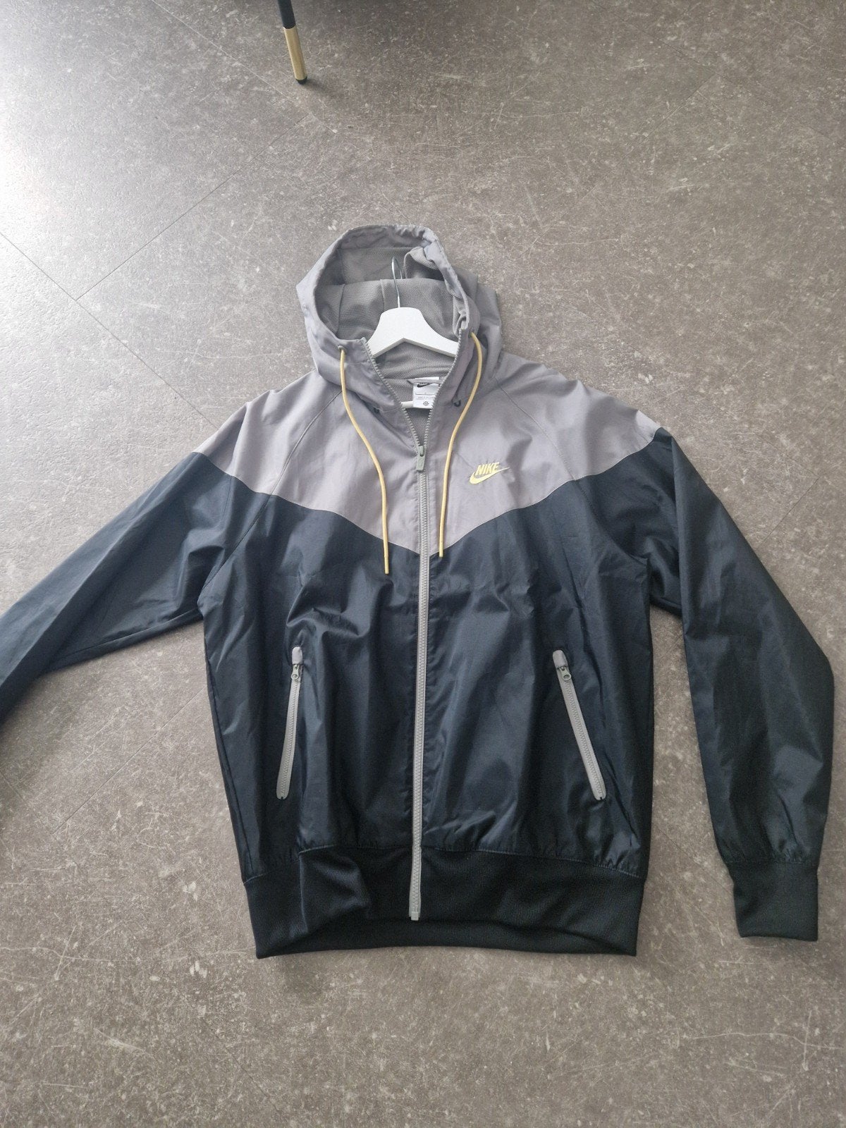 Nike windrunner jack maat S valt ook als M zgan, Maat 48/50 (M), Zwart, Nike, Ophalen of Verzenden
