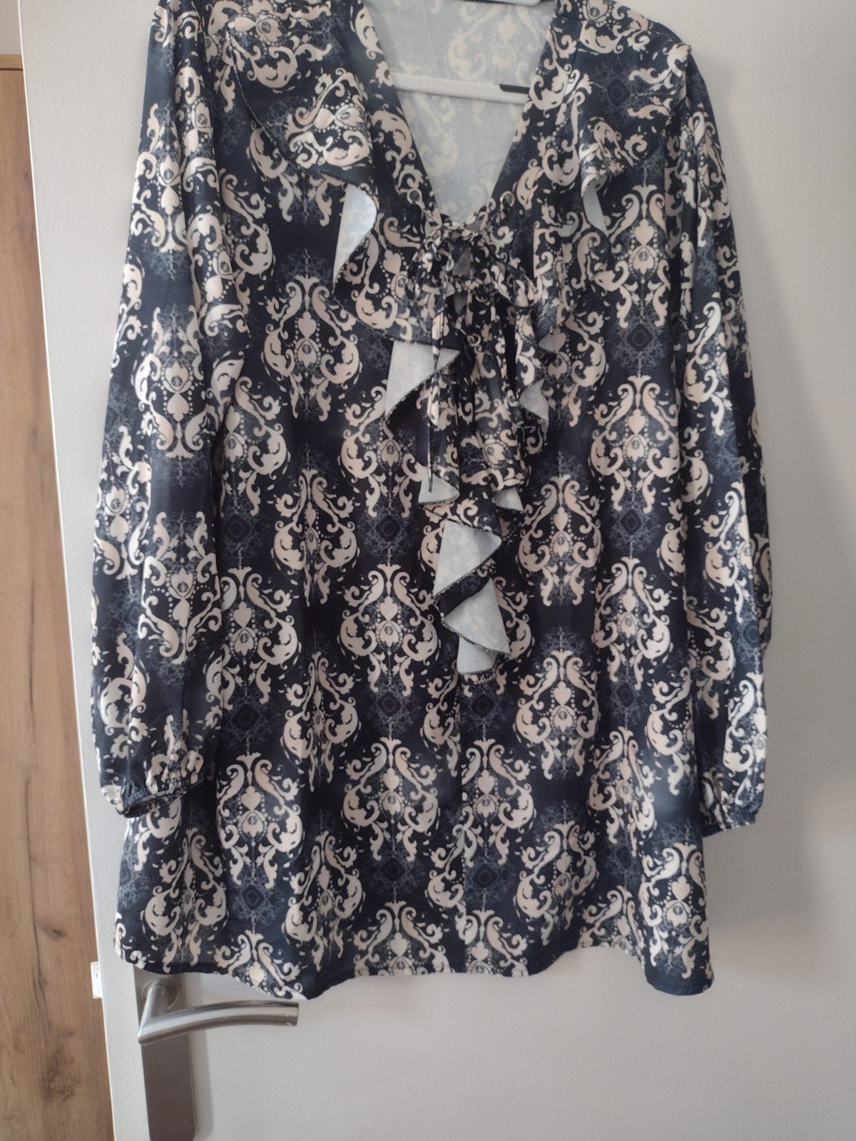 Prachtige blouse met roesjes en vetersluiting maat 44/46, Ophalen of Verzenden, Gedragen, Maat 46/48 (XL) of groter, Meerkleurig