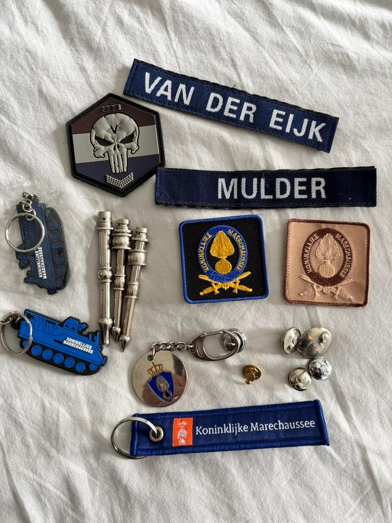Kaveltje kmar items koninklijke marechaussee, Verzamelen, Militaria | Algemeen, Verzenden, Marechaussee, Nederland, Embleem of Badge