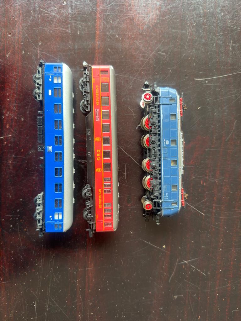 Arnold E18 met Personenwagons | 1/160 n spoor, Arnold, Gelijkstroom, Ophalen of Verzenden, Analoog