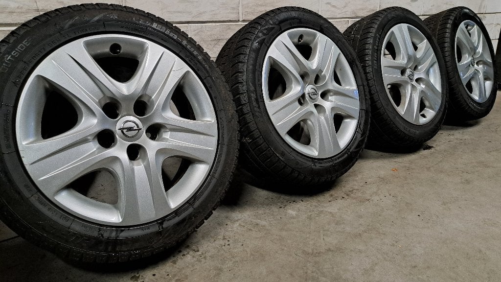 Winterbanden Zafira Tourer Astra J Ampera Volt CTS 225/50/17, Gebruikt, Banden en Velgen, 17 inch, Personenwagen