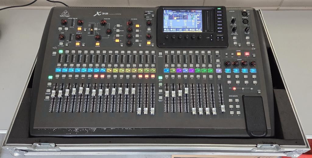 Behringer X32 Full nette staat, Ophalen, Gebruikt, 20 kanalen of meer, Microfooningang