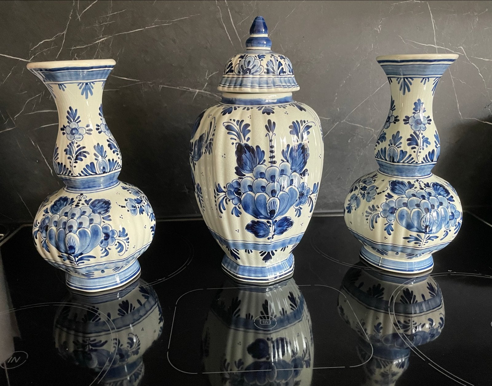 Delfts Blauw Vazen / Kaststel met bloemen, Ophalen