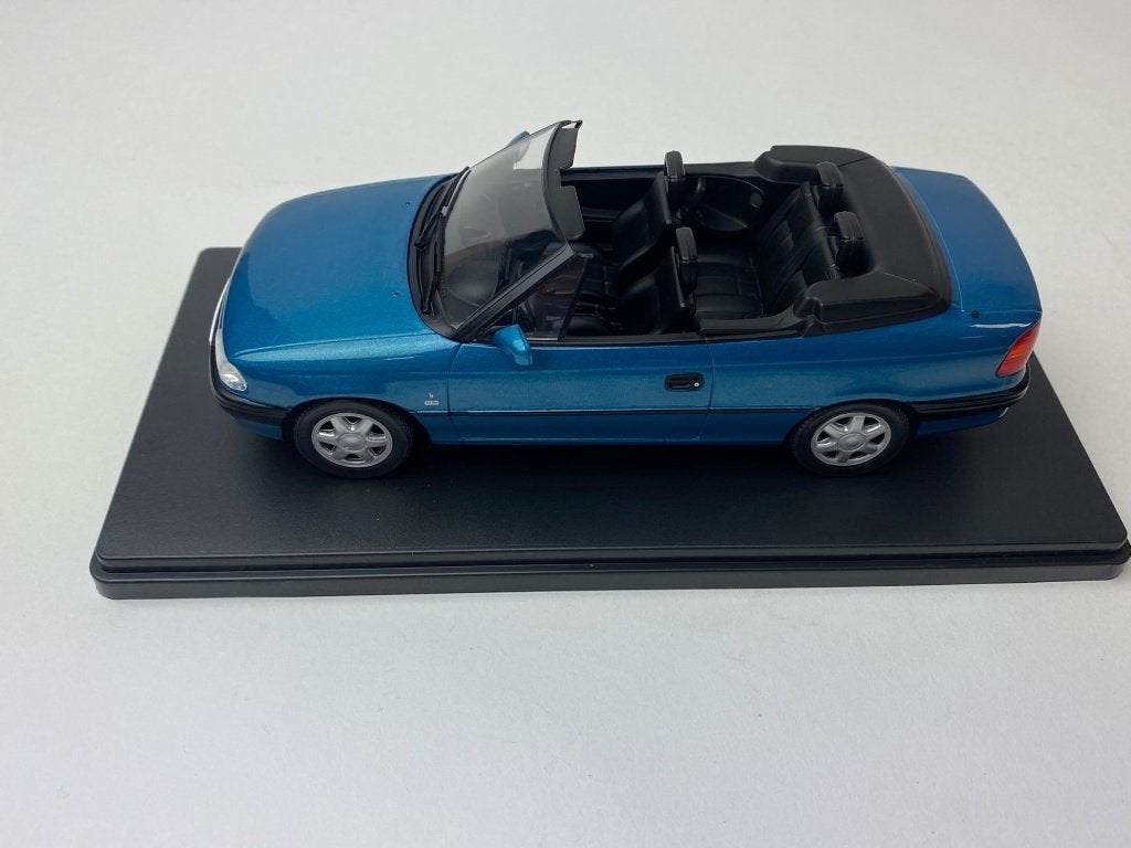 Whitebox 1:24 Opel Astra F Cabrio blauw 1994, Overige merken, -, Nieuw, Ophalen of Verzenden