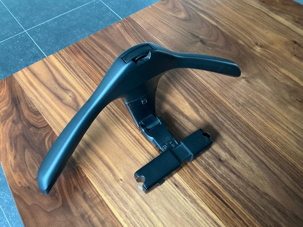 BMW Travel & Comfort basishouder + kledinghanger, Auto diversen, Ophalen, Zo goed als nieuw