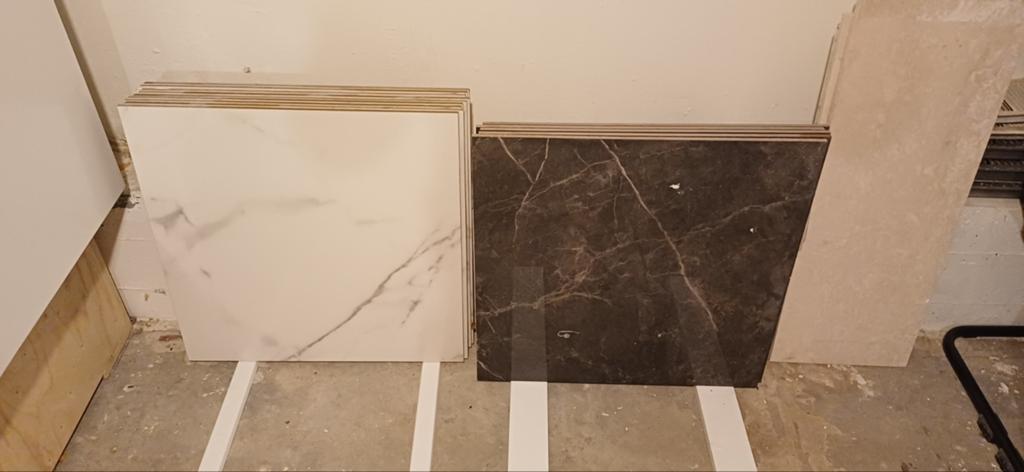 9x wit 5x antraciet badkamer tegel marmerlook 60x60, Ophalen, 60 cm of meer, Nieuw, Minder dan 5 m²