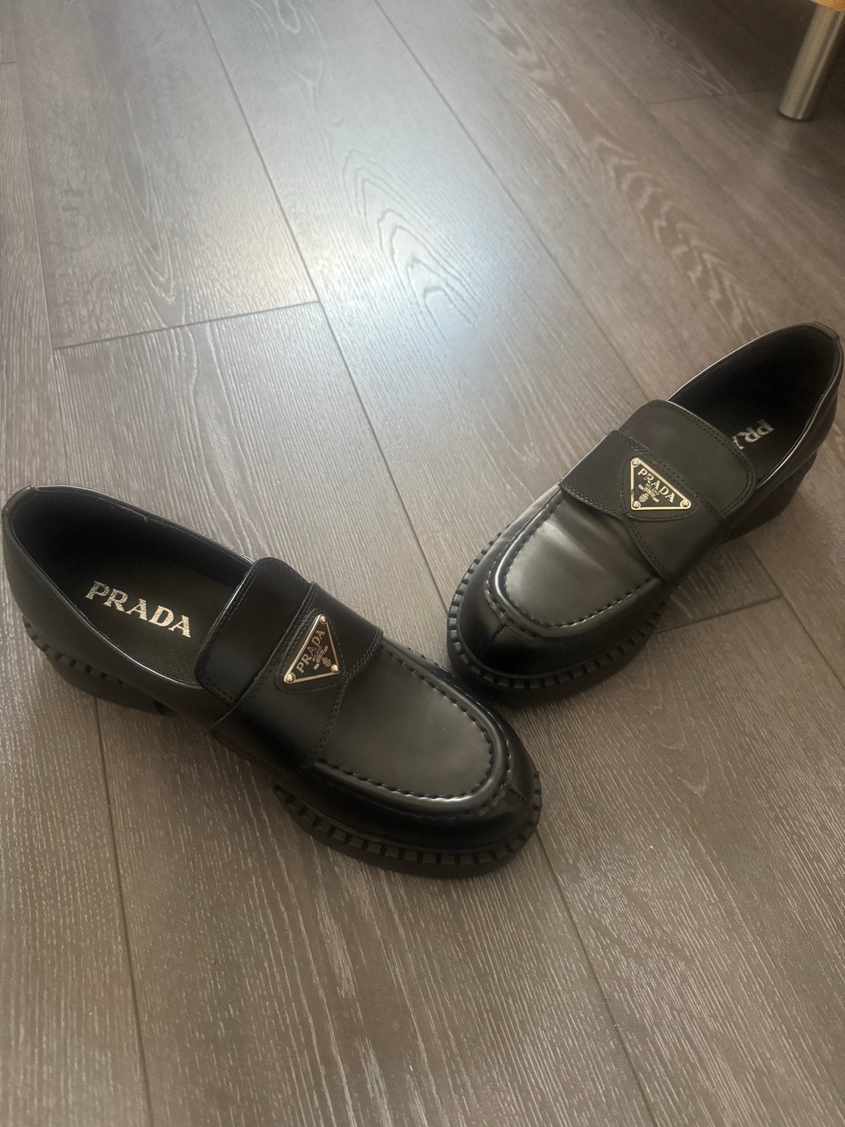 Prada Loafers - Zwart Leer, Kleding | Dames, Ophalen of Verzenden, Zo goed als nieuw, Zwart, Instappers