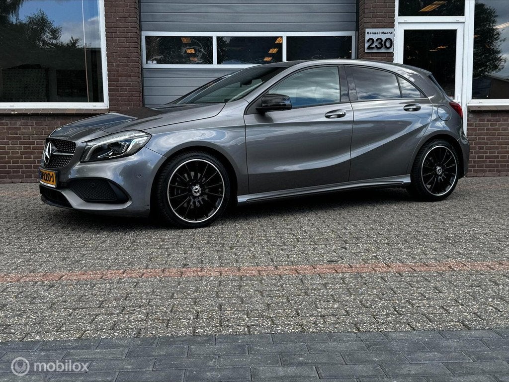 Mercedes A klasse 180 AMG AUT CAMERA/AIRCO/CRUISE, Auto's, Gebruikt, 4 cilinders, 122 pk, Automatische klimaatregeling
