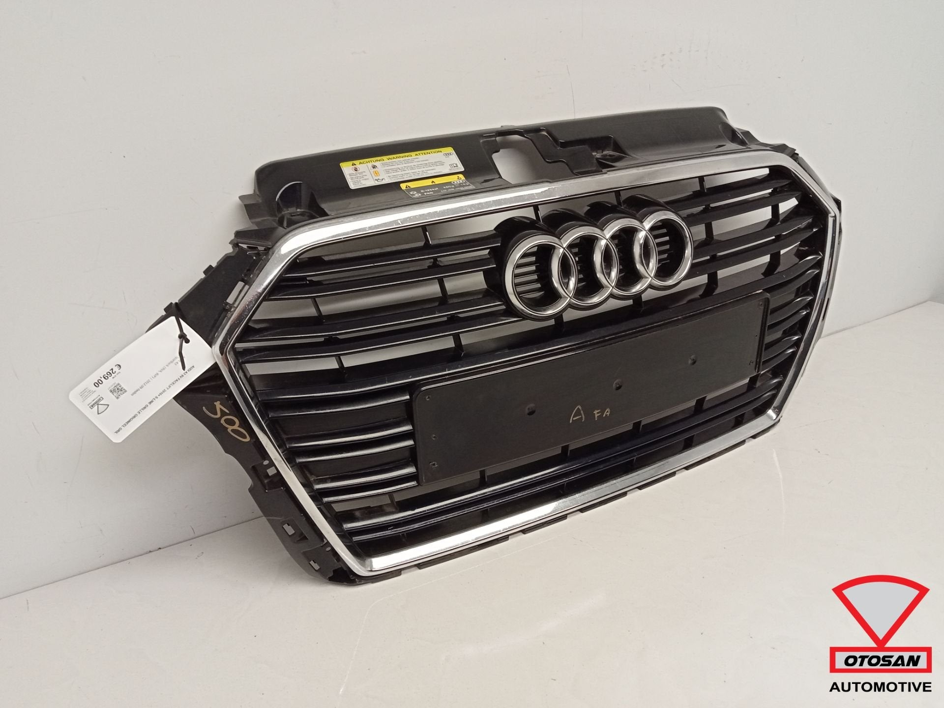 Audi a3 8v facelift 2016+ S-line grille origineel gril, Gebruikt, AUDI AG, Auto-Union-Strasse 1
85045  Ingolstadt, DE, Kundenbetreuung@audi.de