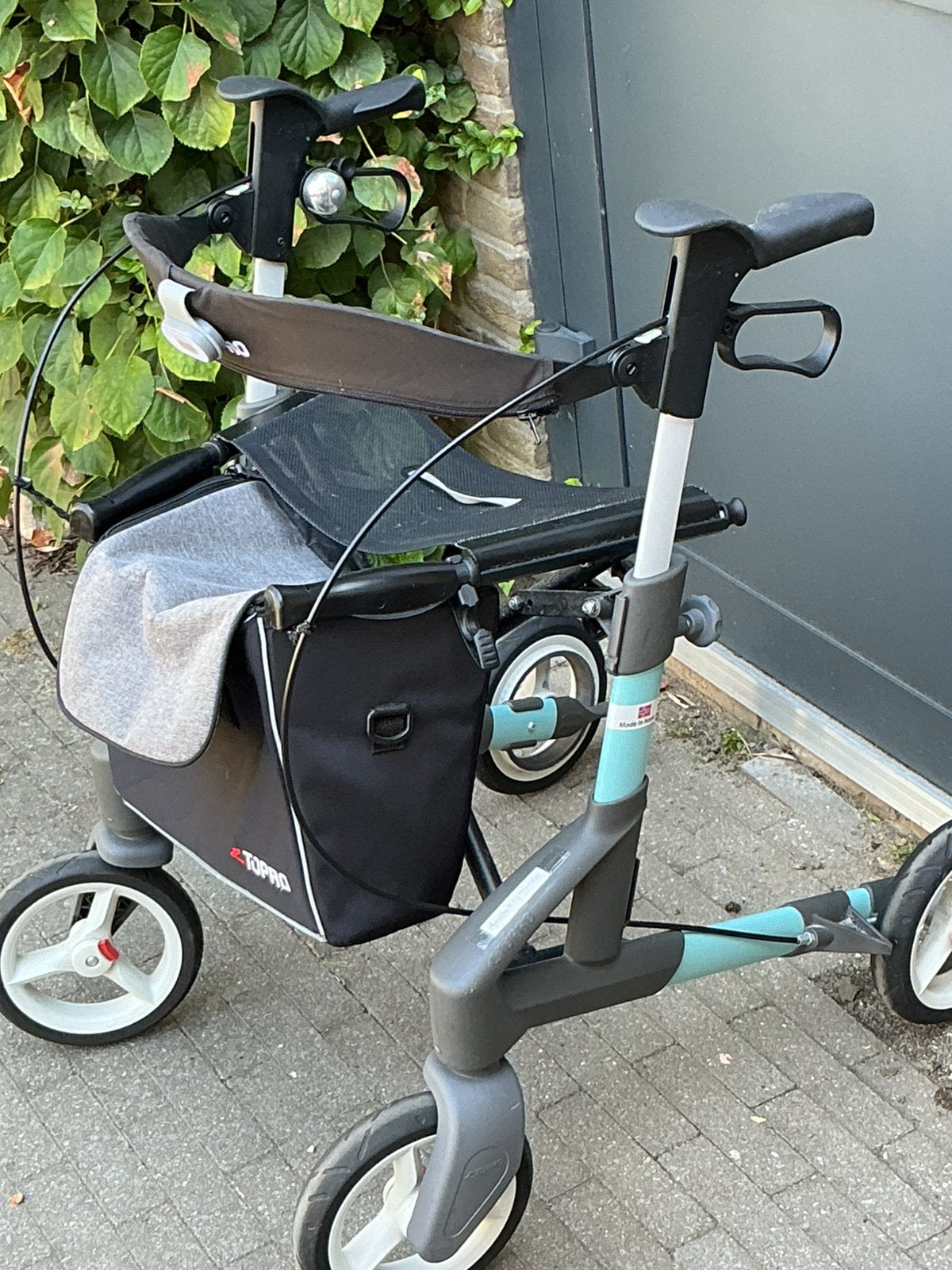 Mooie rollator slechts 2 jaar oud., Ophalen, Zo goed als nieuw