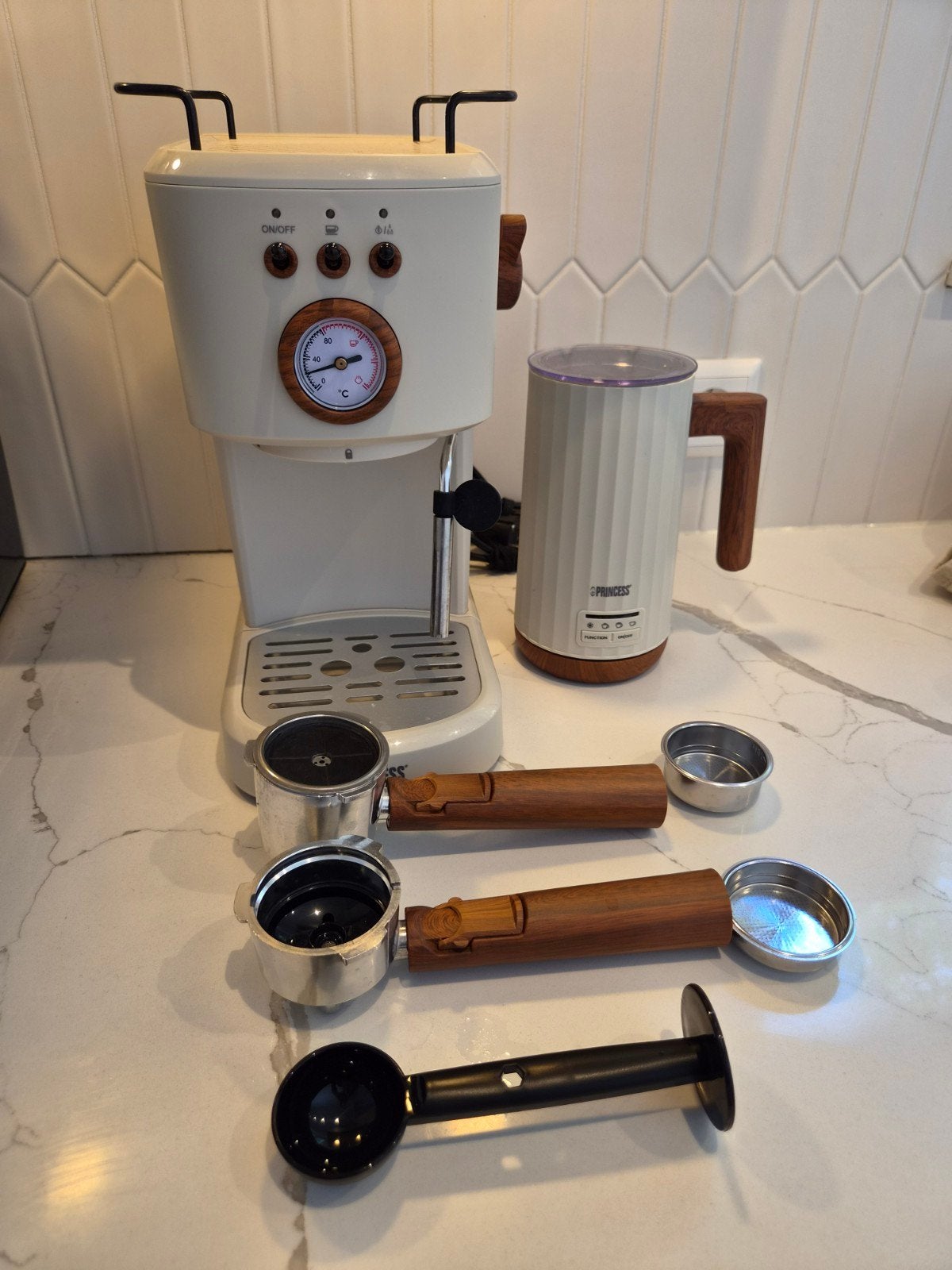 Princess Japandi Espressomachine met Melkopschuimer, Witgoed en Apparatuur, Espresso apparaat, Gemalen koffie, Zo goed als nieuw