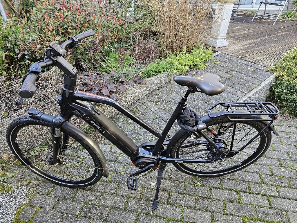 E-bike Stella Morena herenfiets  met fietsendrager, Fietsen en Brommers, Versnellingen, Zo goed als nieuw, 57 tot 61 cm, Schijfrem