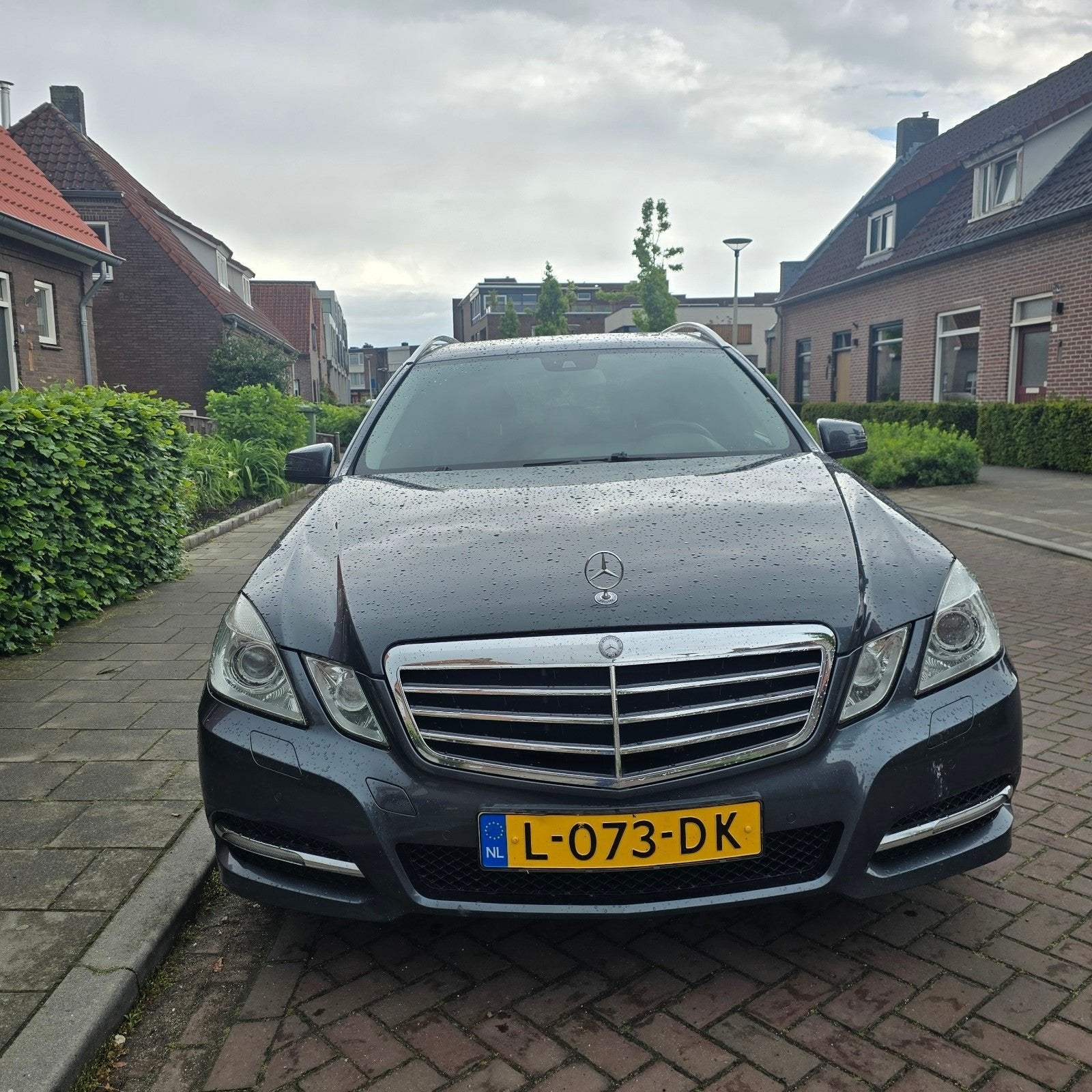 Mercedes-Benz E-Klasse 1.8 E200 CGI Estate AUT 2010 Grijs, Auto's, Mercedes-Benz, Achterwielaandrijving, Zwart, 4 cilinders, 1796 cc