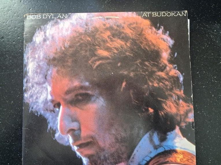 BOB DYLAN - AT BUDOKAN - 2LP - POSTER - LYRICS, Ophalen of Verzenden, Gebruikt, Overige formaten